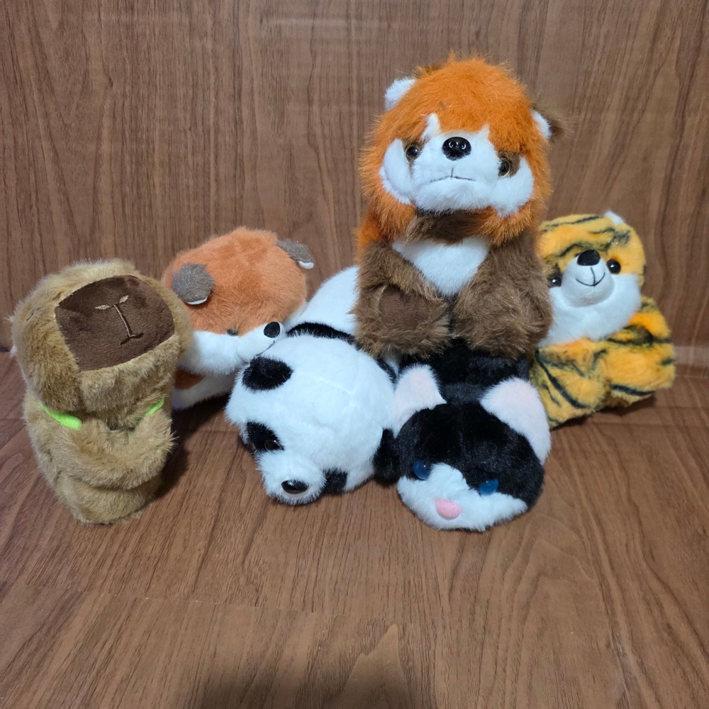 6pc Clinging Hugging Plush Animal Set Capybara Red Panda Tiger Panda Fox Cat